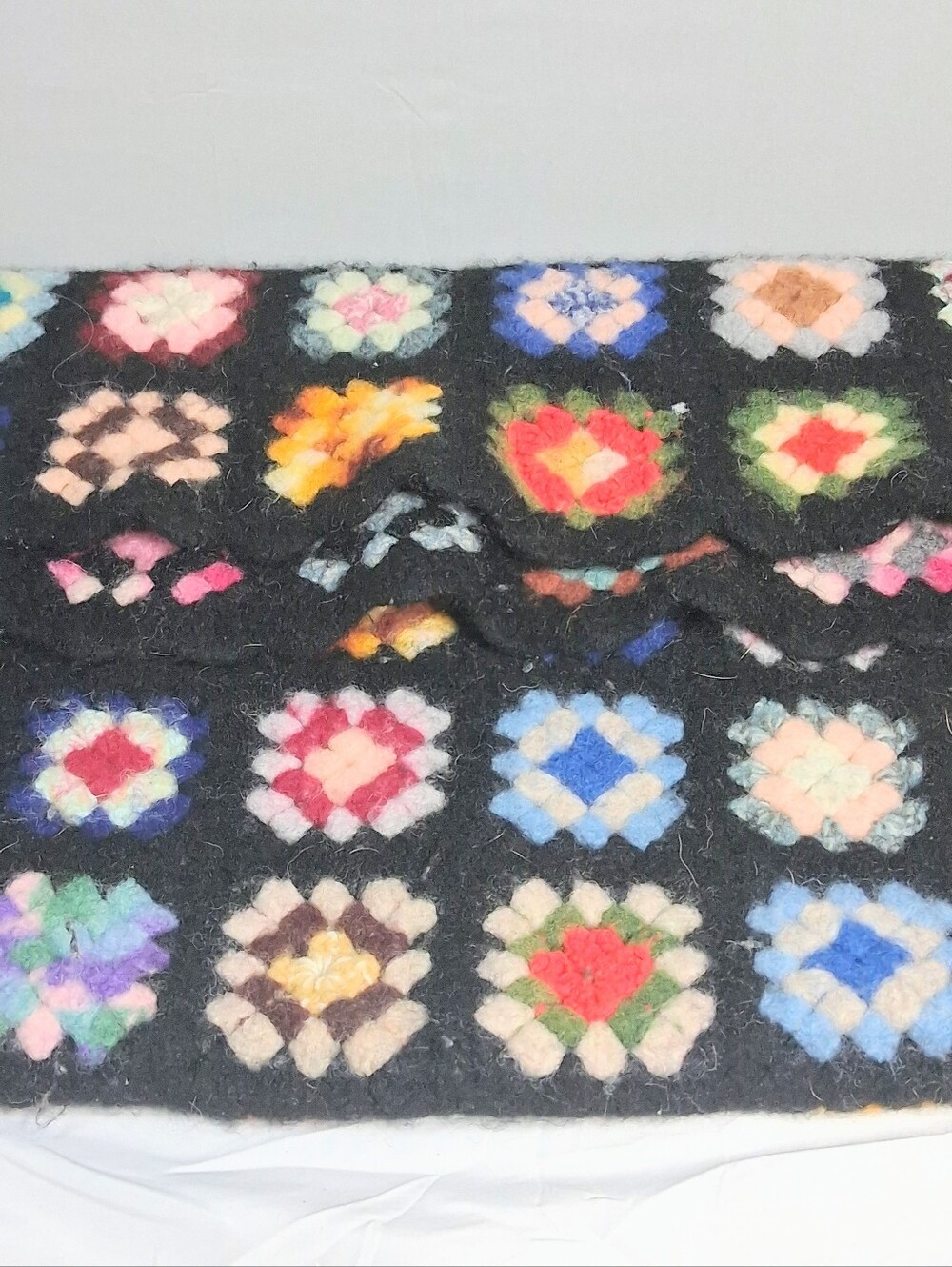 "Roseanne" Granny Square Heavy Wool 48x40 Handmade Vintage Scalloped Blanket - Picture 2 of 12